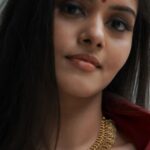 Swathishta Krishnan Instagram – DESI ❤️
.
.
.Beautiful necklace from @mspinkpantherjewel 
Retouch  @mikkie_photographhy ..ur the best ❣️