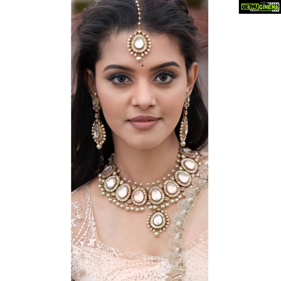 Swathishta Krishnan Instagram - Beautiful videography and edit by @kumaru_kumaran PC @johan_sathyadas Edit @johnferri.1111 Wearing @sameenasofficial Makeup @anushyaa_mua Jewelry @aaranyarentaljewellery Hairdo @imaikkaa_by_nivi Location @somersetchennai . . . . #behindwoodsgoldmedals #tamilactors #indiaglitztelugu #malayalamcinemas #malayalammoviesongs #mollywood #telugucinema #tamil #kollywoodmovie #jewellery #gowns #bluegown #tiktokgirls #tamilheroines #behindwoods #behindwoodsgoldmedals#malayalamsongs #malayalamcinema #malayalamsongs #malayalam #malayalamheroines #malayalammonday #kollywoodqueen