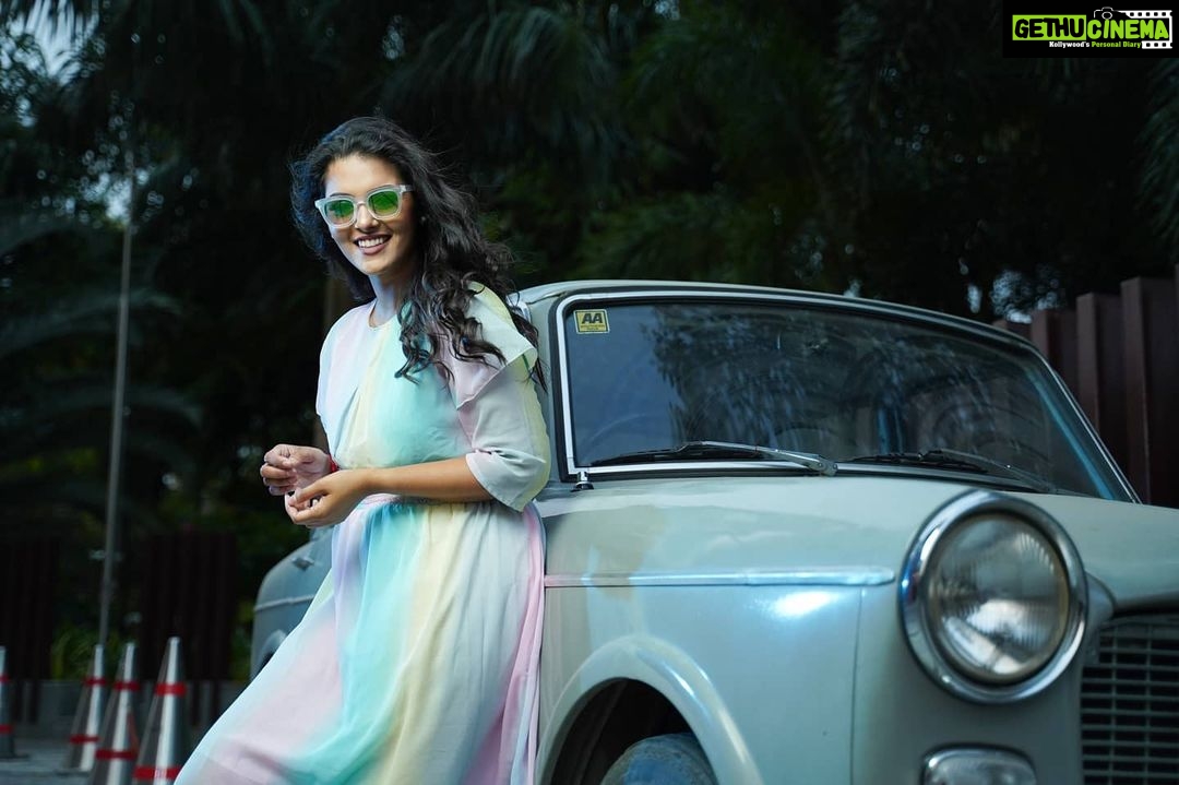 Swathishta Krishnan Instagram - She is not just 4 wheels and engine , she is HOME ❤️❣️ . . Thank you @welcomhotel.coimbatore_rcrse for this classic ❤️ Had an amazing shoot ❣️ . . . . Makeover @monz_makeover @teejays_artistry Captured by @twiststudio_official @harshivspicbucket Location @welcomhotel.coimbatore_rcrse . . . . Welcomhotel by ITC Hotels, Racecourse, Coimbatore