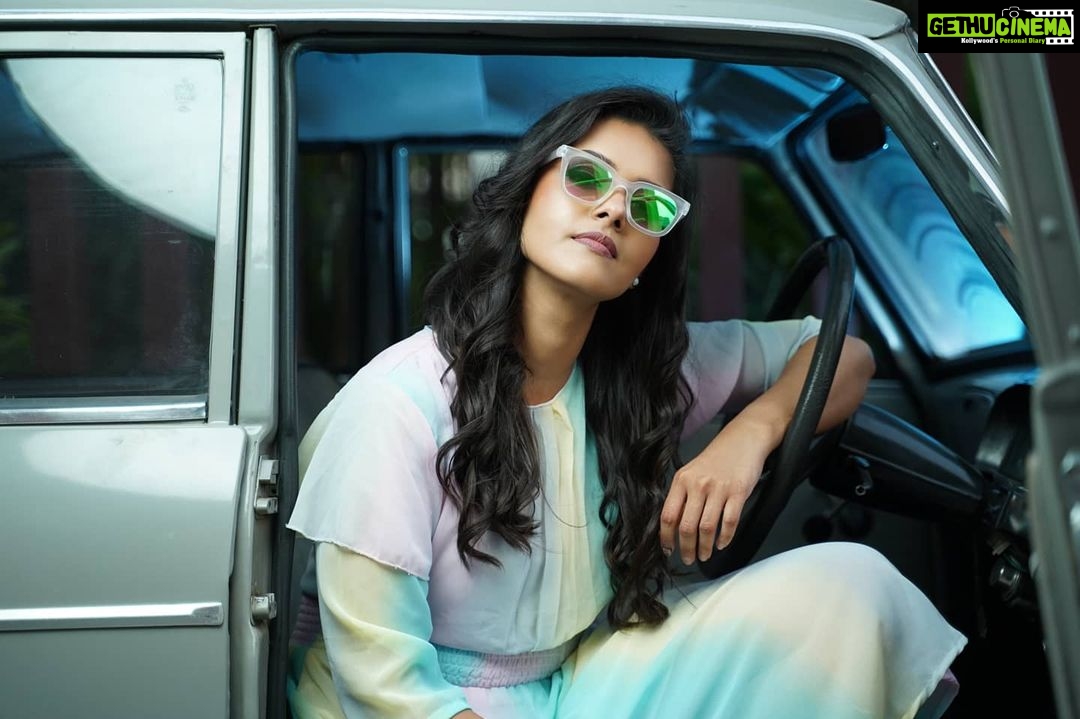 Swathishta Krishnan Instagram - She is not just 4 wheels and engine , she is HOME ❤️❣️ . . Thank you @welcomhotel.coimbatore_rcrse for this classic ❤️ Had an amazing shoot ❣️ . . . . Makeover @monz_makeover @teejays_artistry Captured by @twiststudio_official @harshivspicbucket Location @welcomhotel.coimbatore_rcrse . . . . Welcomhotel by ITC Hotels, Racecourse, Coimbatore