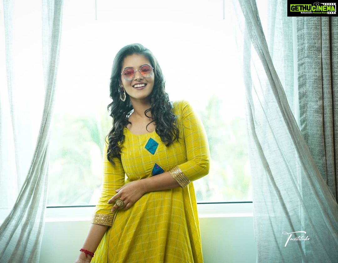 Swathishta Krishnan Instagram - When you love n laugh abundantly, then you live a beautiful life 💚💚 . . . Wearing @instorefashions Makeover @monz_makeover @teejays_artistry Captured by @twiststudio_official @harshivspicbucket Location @welcomhotel.coimbatore_rcrse . . . . Welcomhotel by ITC Hotels, Racecourse, Coimbatore