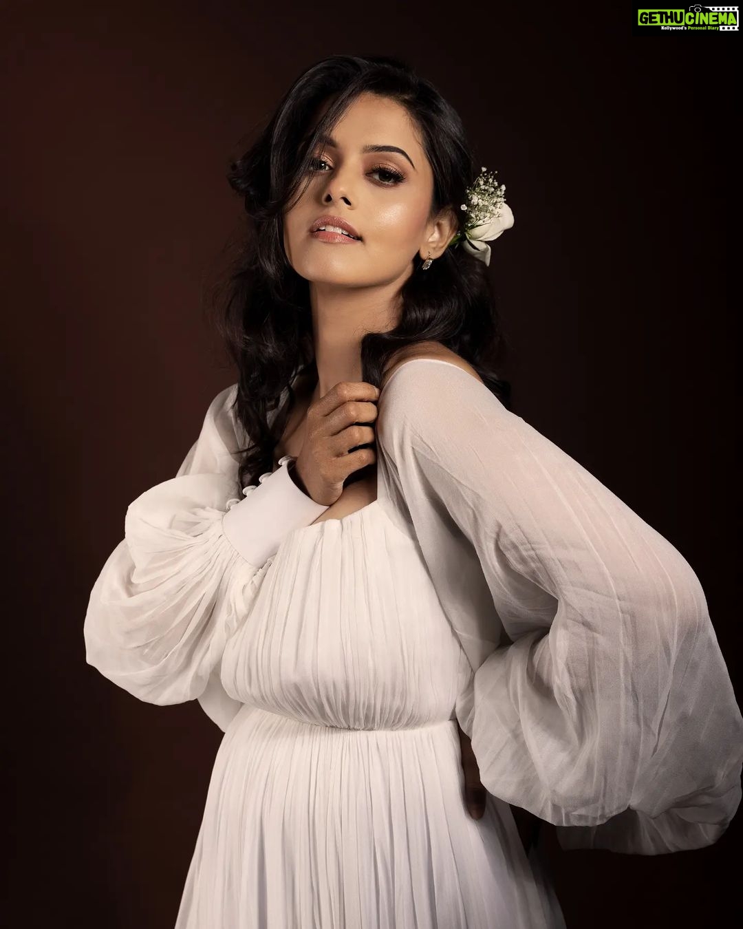 Swathishta Krishnan Instagram - Once in a while 🤠. . . . . PC @lakshmiijagan Attire - @newwaveboutique Designer - @vineeth_gopinathan Stylist - @storiesbysiyahhhh Hair n makeup - @sujani_suresh.mua . . . .#tamilactress #actress #kollywood #teluguactress #telugu #mollywood #malluactress #malayalam #photography #photoshoot #photooftheday #instagood
