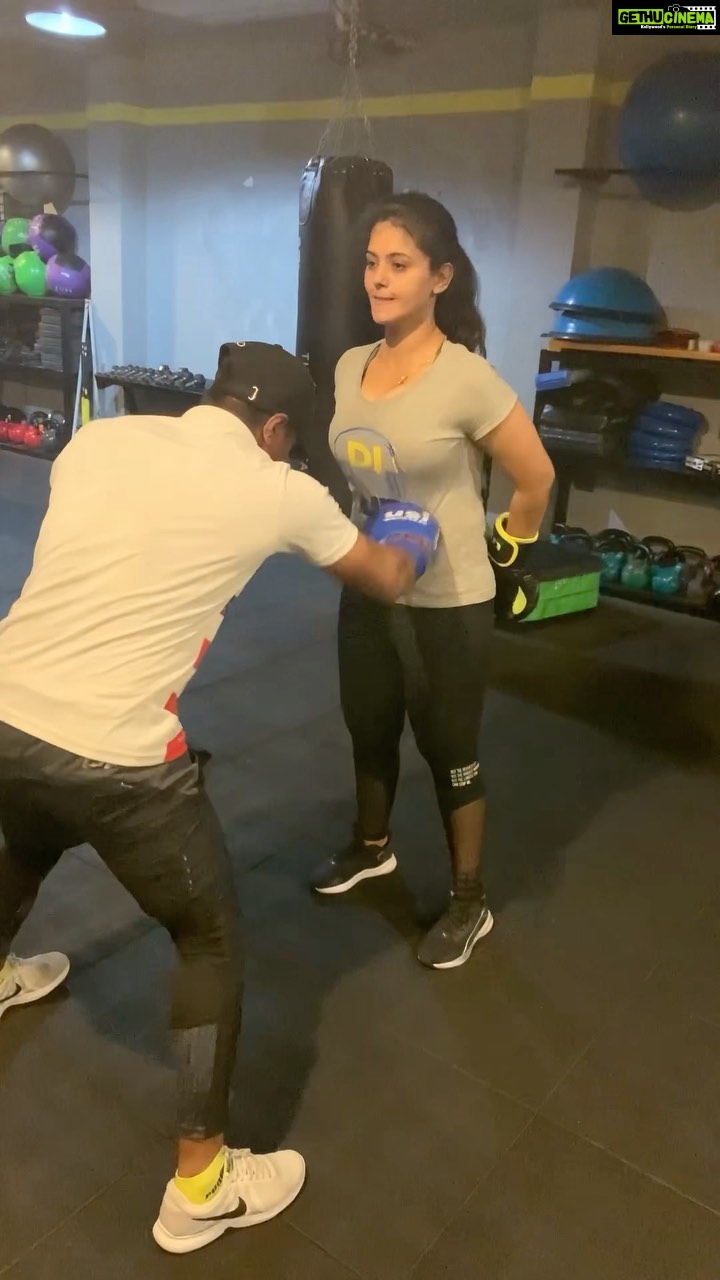 Swathishta Krishnan Instagram - work hard your time will be come💯 . @coach_dinesh_13 . @swathishta_krishnan . @editfitness #trainwithboxy #boxydinesh . #boxing #womenempowerment #womenboxing #strong #strongwomen #power #womenpower #keepgoing #workhard #pushyourlimits #keepworkinghard #love #tamilactress #tamil #lovyourself #personaltrainer #instagram #instagood #reels #reelsinstagram #reelitfeelit