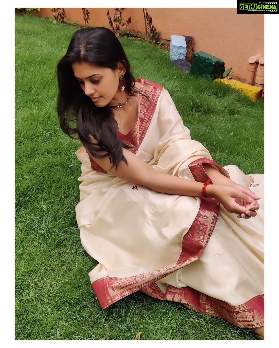 Swathishta Krishnan Instagram - Nallaoru nalekhu veendi vedum veedum vishu ashamsakal 😊❤️