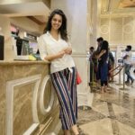 Swathishta Krishnan Instagram - Too glam to give a DAMN 😁❤️ . . Pc @sri_chandra_mudhra (pls start ur own page ) 🤛🤛 . . . #smiling#behindwoods #behindwoodsgoldmedals #tamilactors #indiaglitztelugu #malayalamcinemas #malayalammoviesongs #mollywood #telugucinema #tamil #kollywoodmovie #jewellery #gowns #bluegown #tiktokgirls #tamilheroines #behindwoods #behindwoodsgoldmedals#malayalamsongs #malayalamcinema #malayalamsongs #malayalam #malayalamheroines #malayalammonday #kollywoodqueen #behindwoods #indiaglitzmalayalam #asianet Palazzo Cinemas