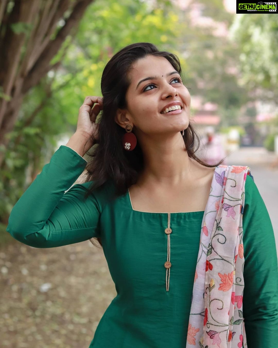 Swathishta Krishnan Instagram - Sometimes I just look up SMILE and Say " I know it was you " 😊 . . Pc @hakunamatata_sai ❣️ this series has no end I guess 😉😉 . . . .