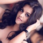 Swathishta Krishnan Instagram - ✨This Valentine’s gift your loved ones a timeless piece from @danielwellington’s. Buy any 2 products and get a 10% off. Use my code DWSWATHI and get an additional 15% off on your purchase for him and her . . . #danielwellington ##DWgiftsoflove✨ . . . . Captured by @vijayvendhan ❤️ Makeover @varsha_bridalmakeover