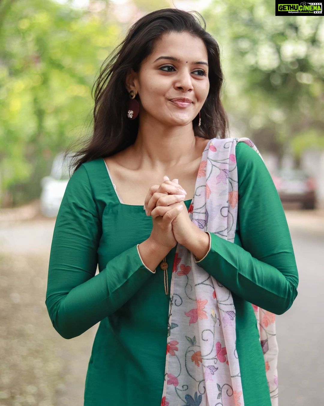 Swathishta Krishnan Instagram - Caption this ππ . . Pc @hakunamatata_sai β€οΈβ€οΈ . . . . . . . . #behindwoods #behindwoodsgoldmedals #tamilactors #indiaglitztelugu #malayalamcinemas #malayalammoviesongs #mollywood #telugucinema #tamil #kollywoodmovie #jewellery #gowns #bluegown #tiktokgirls #tamilheroines #behindwoods #behindwoodsgoldmedals#malayalamsongs #malayalamcinema #malayalamsongs #malayalam #malayalamheroines #malayalammonday #kollywoodqueen #behindwoods #indiaglitzmalayalam #asianet