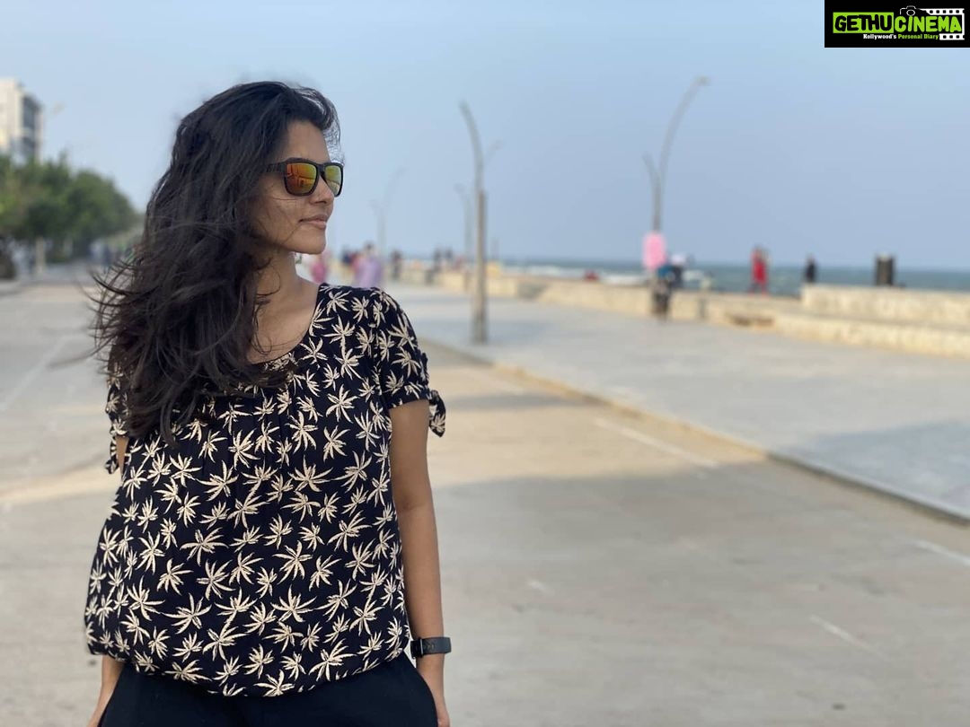 Swathishta Krishnan Instagram - Breezy n cheesy ❤️ Pc @manojkumar_photography . . . . . Promenade Beach