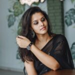 Swathishta Krishnan Instagram - Lightening up this Diwali with my all new @danielwellington watch✨ Love how versatile the watch is and can be styles in so many ways. A perfect give for pampering yourselves or even your loved ones. Shop any two products and get a 10% off. Plus, use my code DWSWATHI to avail an extra 15% benefit. . . . . #DWali #Danielwellington💫💥 . . . Captured by @jb__jonathan Location @mokkacafettk @mokka__cafe . . .
