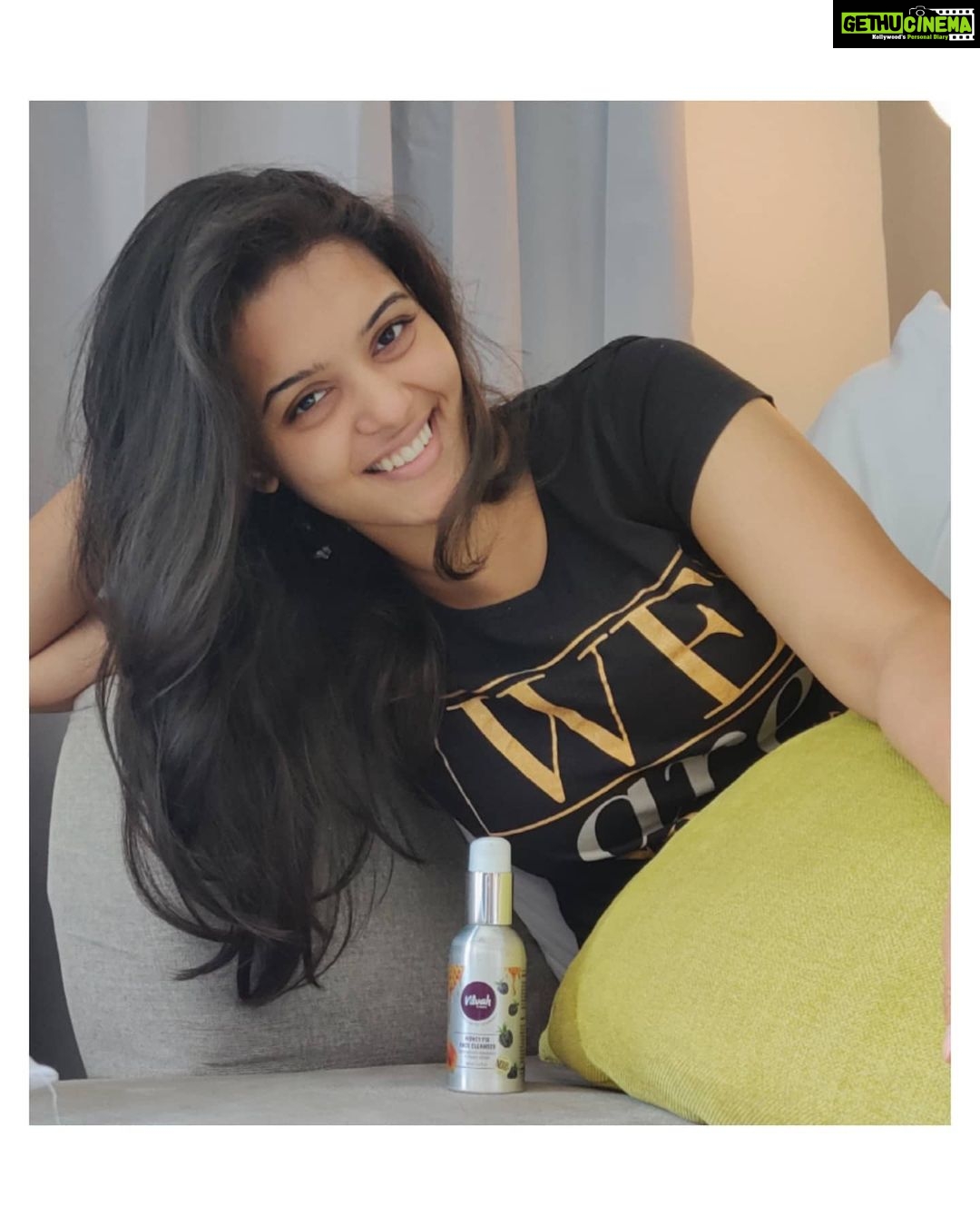 Swathishta Krishnan Instagram - I use face wash twice a day..when I wake up and then in my shower ❤️ My staple skincare going strong with @vilvah_ This is a mild honey face wash suitable for all skin types with papaya extract and berries. Let's support local . . . #vilvah #supportlocal #indianskincare #facewash #buyindian