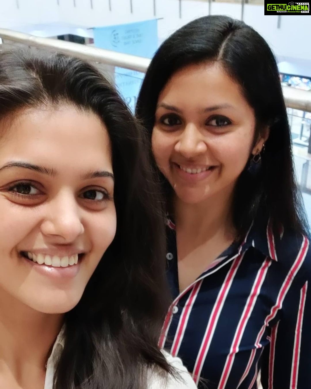 Swathishta Krishnan Instagram - Too glam to give a DAMN 😁❤️ . . Pc @sri_chandra_mudhra (pls start ur own page ) 🤛🤛 . . . #smiling#behindwoods #behindwoodsgoldmedals #tamilactors #indiaglitztelugu #malayalamcinemas #malayalammoviesongs #mollywood #telugucinema #tamil #kollywoodmovie #jewellery #gowns #bluegown #tiktokgirls #tamilheroines #behindwoods #behindwoodsgoldmedals#malayalamsongs #malayalamcinema #malayalamsongs #malayalam #malayalamheroines #malayalammonday #kollywoodqueen #behindwoods #indiaglitzmalayalam #asianet Palazzo Cinemas