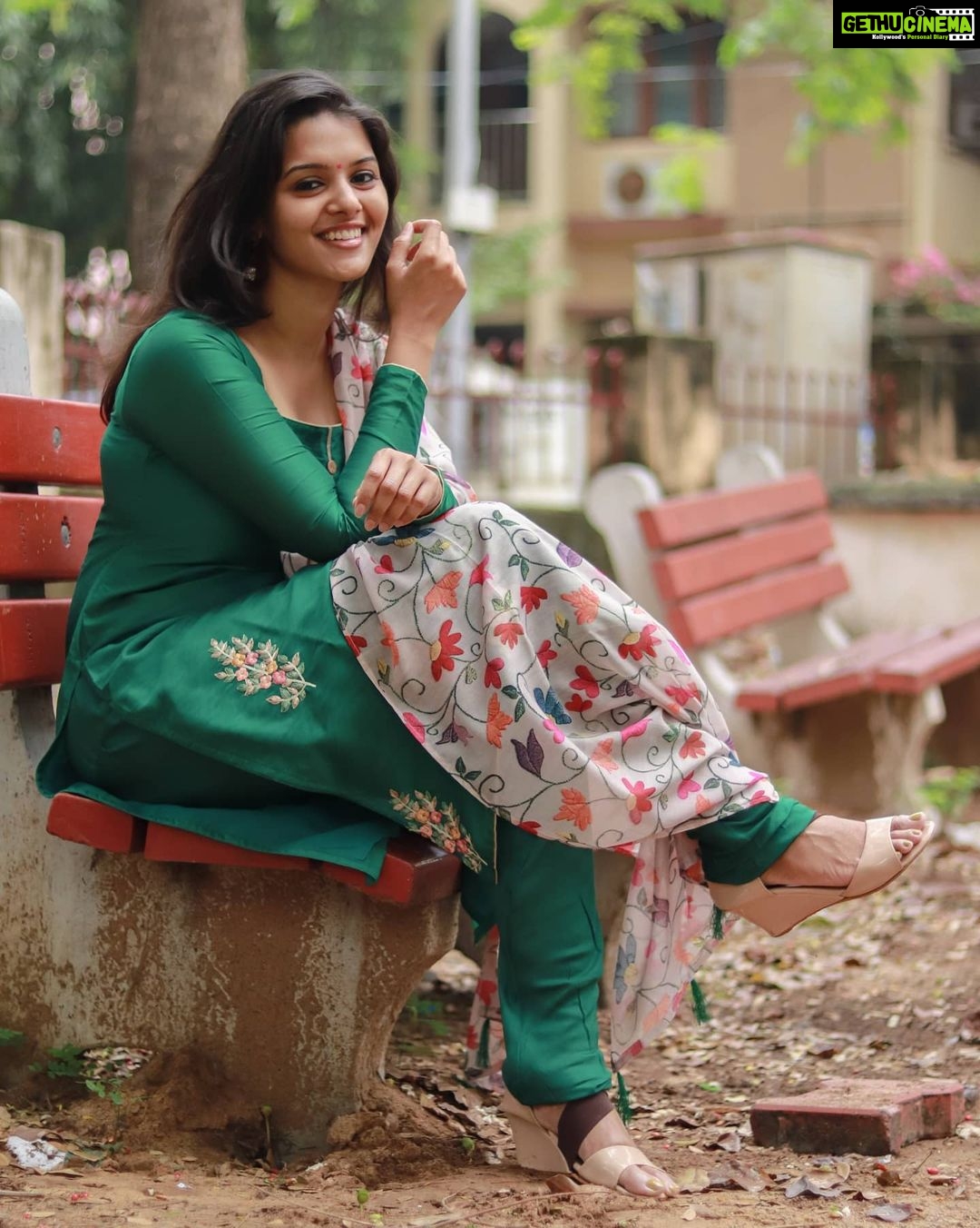 Swathishta Krishnan Instagram - Sometimes I just look up SMILE and Say " I know it was you " 😊 . . Pc @hakunamatata_sai ❣️ this series has no end I guess 😉😉 . . . .