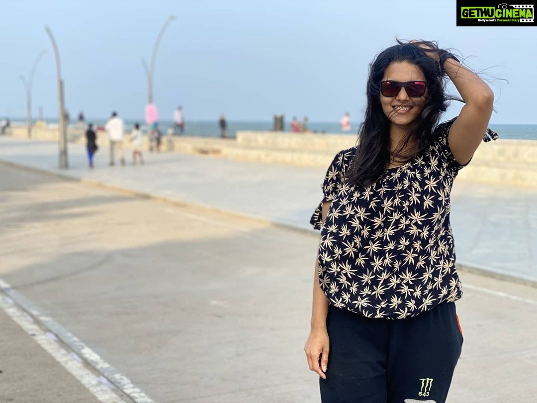 Swathishta Krishnan Instagram - Breezy n cheesy ❤️ Pc @manojkumar_photography . . . . . Promenade Beach