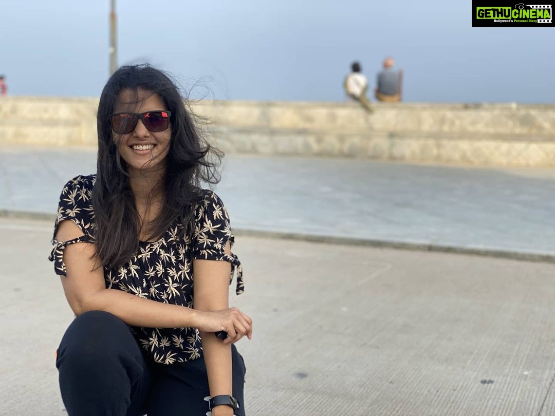Swathishta Krishnan Instagram - Breezy n cheesy ❤️ Pc @manojkumar_photography . . . . . Promenade Beach