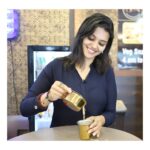 Swathishta Krishnan Instagram - Good ideas start with BRAINSTORMING Great ideas start with COFFEE☕ . I miss my ME TIME , sitting all alone in a cafe, sipping my favorite filter coffee 😔Hope we bounce back soon...Hope things get back to normal soon...🤞🤞. PRAYERS 🙏 . . . How many of you miss going out for a coffee ??? And let me know ur favourite spots in Chennai... I've listed mine in the bio 😊 Pc @vicky___075photography . . . .