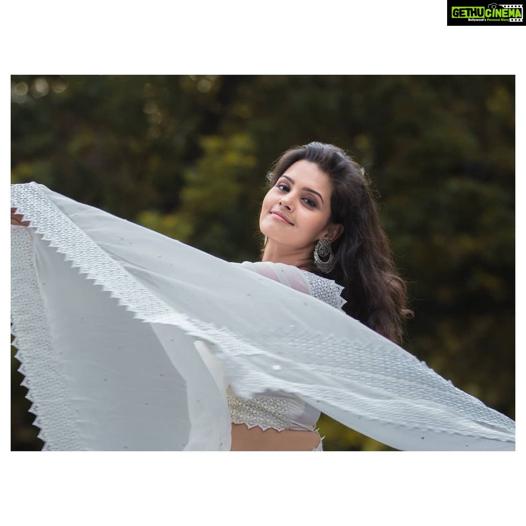 Swathishta Krishnan Instagram - 💞💞 Wearing @archana_aarthi ❤️ can't stop loving this saree dear Captured by @thshooter ❤️ Makeover @artistrybysupriya ❤️ . . . . ...#behindwoods #behindwoodsgoldmedals #tamilactors #indiaglitztelugu #malayalamcinemas #malayalammoviesongs #mollywood #telugucinema #tamil #kollywoodmovie #jewellery #gowns #bluegown #tiktokgirls #tamilheroines #behindwoods #behindwoodsgoldmedals#malayalamsongs #malayalamcinema #malayalamsongs #malayalam #malayalamheroines #malayalammonday #kollywoodqueen #behindwoods #indiaglitzmalayalam #asianet