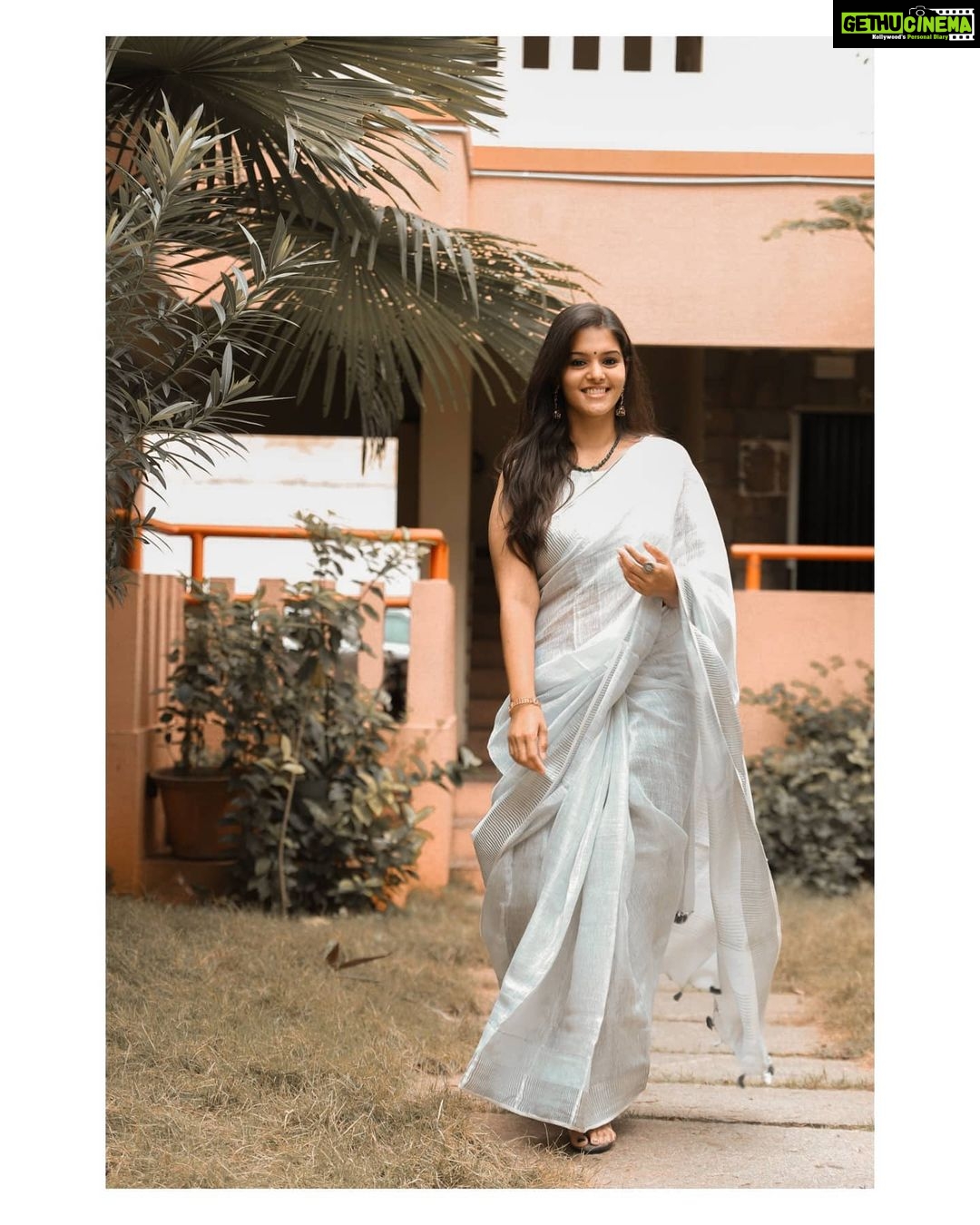 Swathishta Krishnan Instagram - 5❤️❤️ 📸@vicky___075photography 👗@mon_ni_zha Edit @mikkie_photographhy . . . . . ..#behindwoods #behindwoodsgoldmedals #tamilactors #indiaglitztelugu #malayalamcinemas #malayalammoviesongs #mollywood #telugucinema #tamil #kollywoodmovie #jewellery #gowns #bluegown #tiktokgirls #tamilheroines #behindwoods #behindwoodsgoldmedals#malayalamsongs #malayalamcinema #malayalamsongs #malayalam #malayalamheroines #malayalammonday #kollywoodqueen #behindwoods #indiaglitzmalayalam #asianet