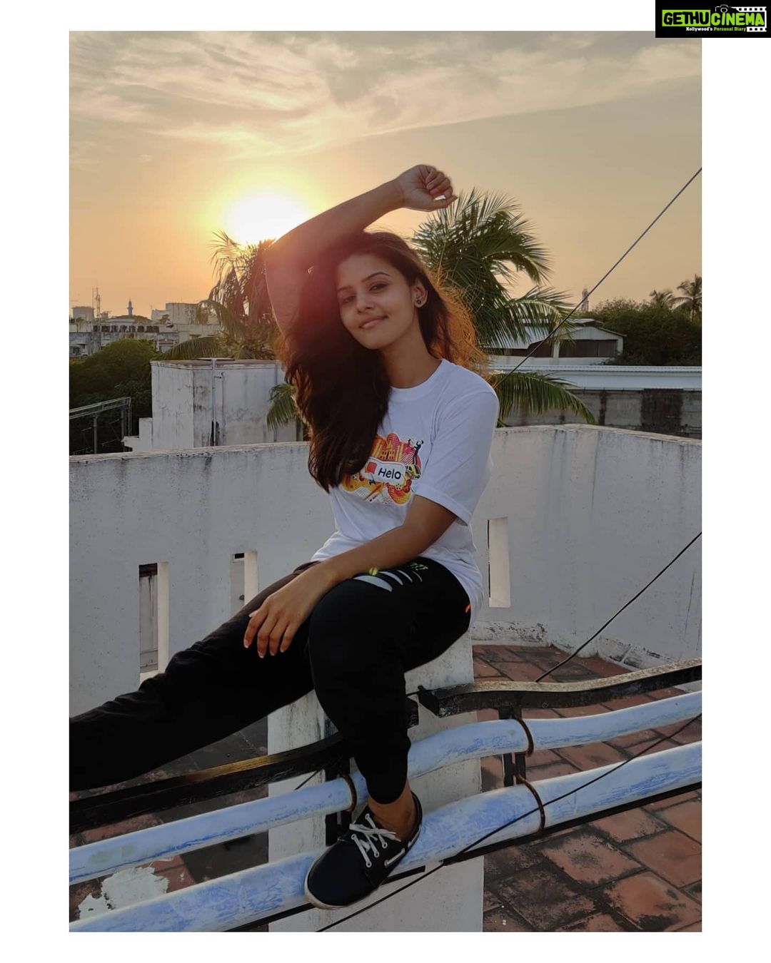 Swathishta Krishnan Instagram - Some Motta Maadi pics 😅☀️☀️☀️ . . . . .