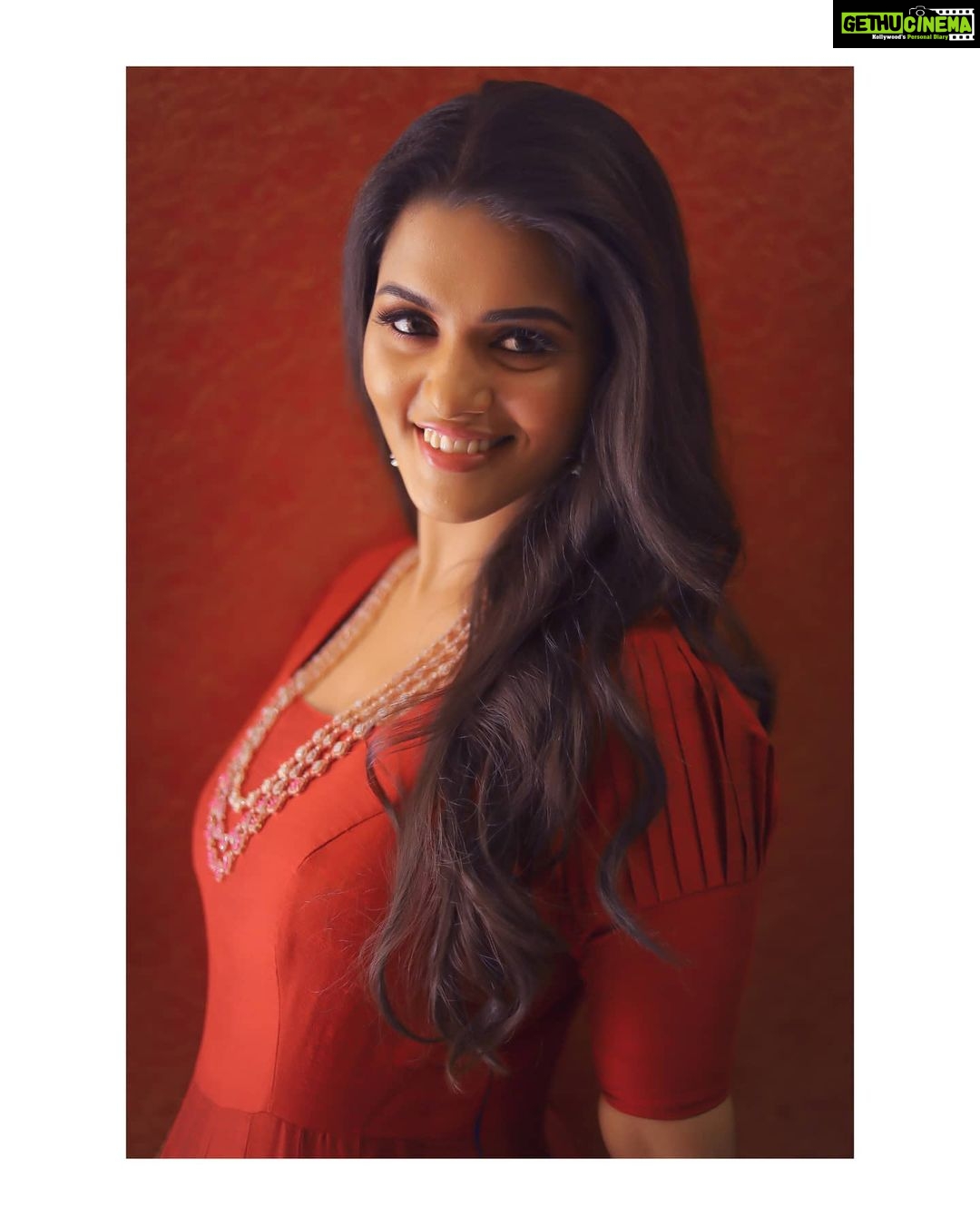 Swathishta Krishnan Instagram - Red❤️ #throwback . . Wearing @sthua_klothing Accessories @new_ideas_fashions Makeup @oasiacharles94 Hair @hairstylebyarty PC @vbstudio_india Edit : @ashwinthclicker & @mikkie_photographhy @fourkingscreations Thank you guys ❤️