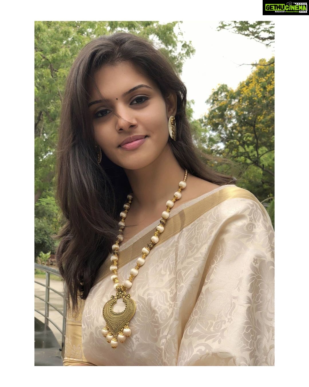 Swathishta Krishnan Instagram - Running short of captions...why don't you guys suggest one ?๐
@g3accessories @manojkumar_photography . . . . . . #throwbackseries ..#behindwoods #behindwoodsgoldmedals #tamilactors #indiaglitztelugu #malayalamcinemas #malayalammoviesongs #mollywood #telugucinema #tamil #kollywoodmovie #jewellery #gowns #bluegown #tiktokgirls #tamilheroines #behindwoods #behindwoodsgoldmedals#malayalamsongs #malayalamcinema #malayalamsongs #malayalam #malayalamheroines #malayalammonday #kollywoodqueen #behindwoods #indiaglitzmalayalam #asianet