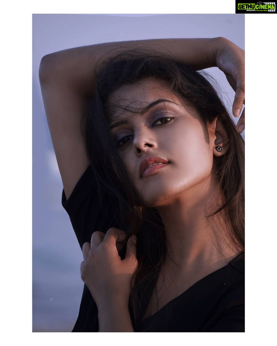 Swathishta Krishnan Instagram - Some more 🖤 . . . . Captured by @irst_photography . . . . #throwbackseries ..#behindwoods #behindwoodsgoldmedals #tamilactors #indiaglitztelugu #malayalamcinemas #malayalammoviesongs #mollywood #telugucinema #tamil #kollywoodmovie #jewellery #gowns #bluegown #tiktokgirls #tamilheroines #behindwoods #behindwoodsgoldmedals#malayalamsongs #malayalamcinema #malayalamsongs #malayalam #malayalamheroines #malayalammonday #kollywoodqueen #behindwoods #indiaglitzmalayalam #asianet