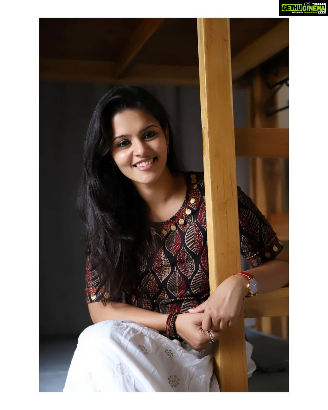 Swathishta Krishnan Instagram - Long time No see ❤️❤️ @swathirao2257 PC @vicky___075photography . . . . #throwbackseries ..#behindwoods #behindwoodsgoldmedals #tamilactors #indiaglitztelugu #malayalamcinemas #malayalammoviesongs #mollywood #telugucinema #tamil #kollywoodmovie #jewellery #gowns #bluegown #tiktokgirls #tamilheroines #behindwoods #behindwoodsgoldmedals#malayalamsongs #malayalamcinema #malayalamsongs #malayalam #malayalamheroines #malayalammonday #kollywoodqueen #behindwoods #indiaglitzmalayalam #asianet