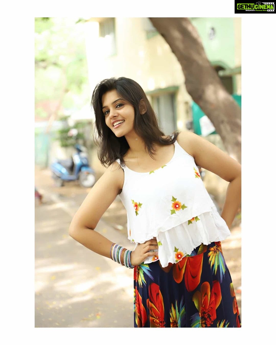 Swathishta Krishnan Instagram - There are so many reasons to SMILE 😀 PC @vicky___075photography Wearing @blendinstyle . . . . #throwbackseries ..#behindwoods #behindwoodsgoldmedals #tamilactors #indiaglitztelugu #malayalamcinemas #malayalammoviesongs #mollywood #telugucinema #tamil #kollywoodmovie #jewellery #gowns #bluegown #tiktokgirls #tamilheroines #behindwoods #behindwoodsgoldmedals#malayalamsongs #malayalamcinema #malayalamsongs #malayalam #malayalamheroines #malayalammonday #kollywoodqueen #behindwoods #indiaglitzmalayalam #asianet