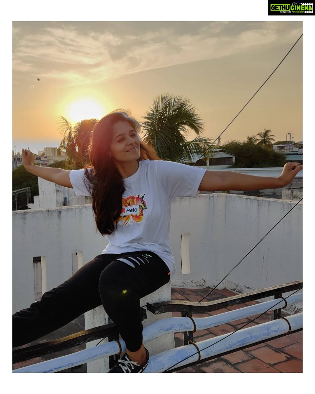 Swathishta Krishnan Instagram - Some Motta Maadi pics 😅☀️☀️☀️ . . . . .