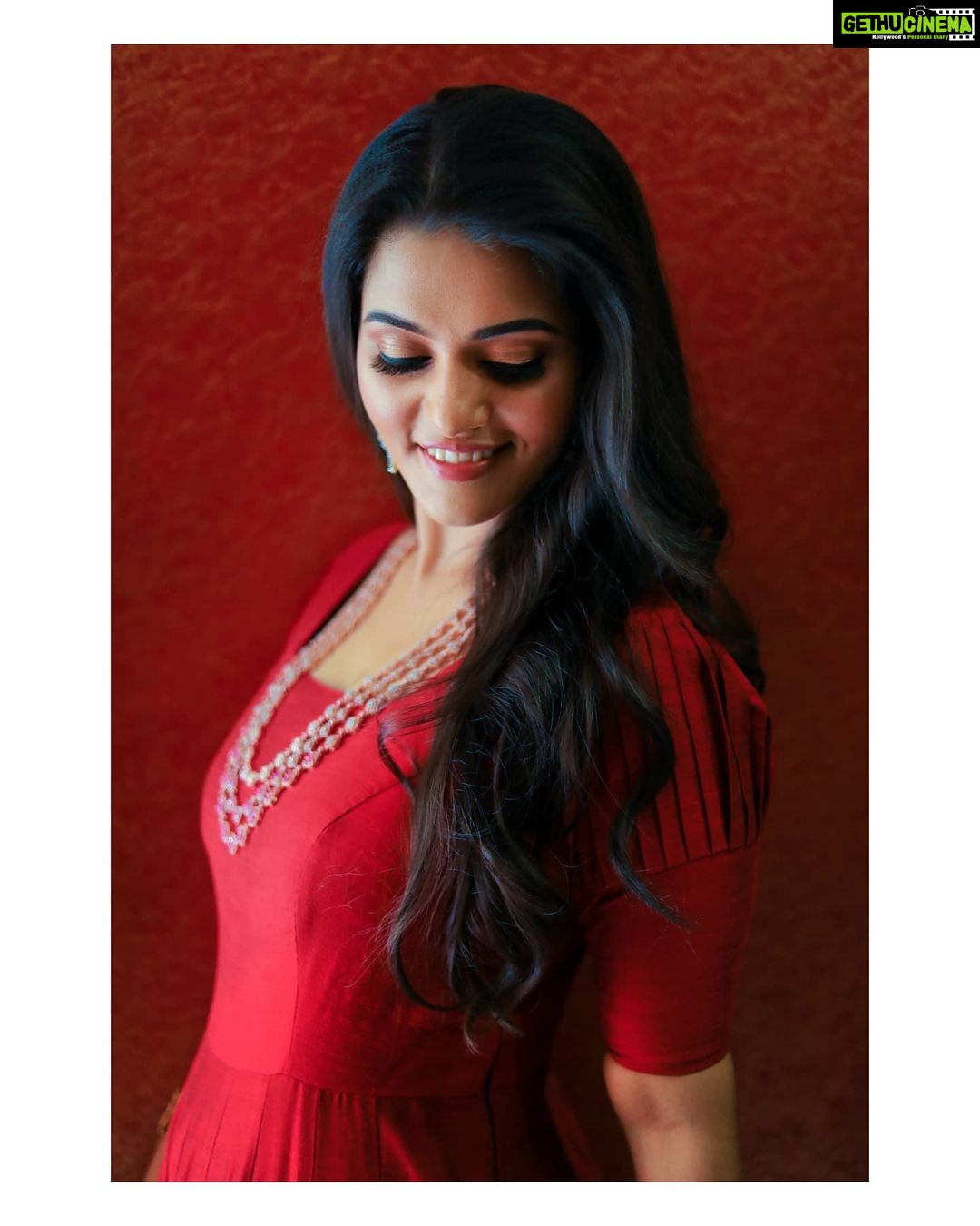 Swathishta Krishnan Instagram - Red❤️ #throwback . . Wearing @sthua_klothing Accessories @new_ideas_fashions Makeup @oasiacharles94 Hair @hairstylebyarty PC @vbstudio_india Edit : @ashwinthclicker & @mikkie_photographhy @fourkingscreations Thank you guys ❤️