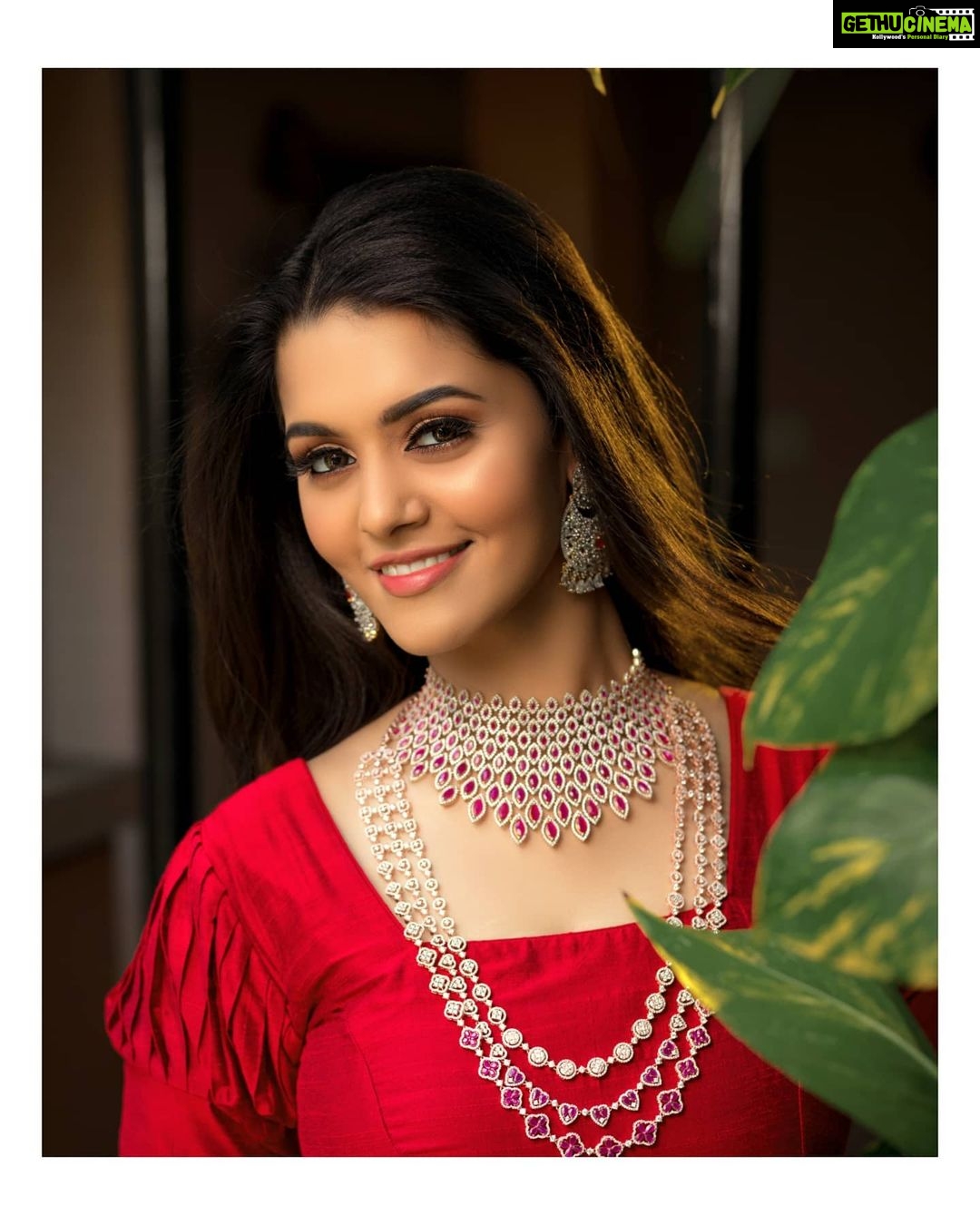Swathishta Krishnan Instagram - Red❤️ #throwback . . Wearing @sthua_klothing Accessories @new_ideas_fashions Makeup @oasiacharles94 Hair @hairstylebyarty PC @vbstudio_india