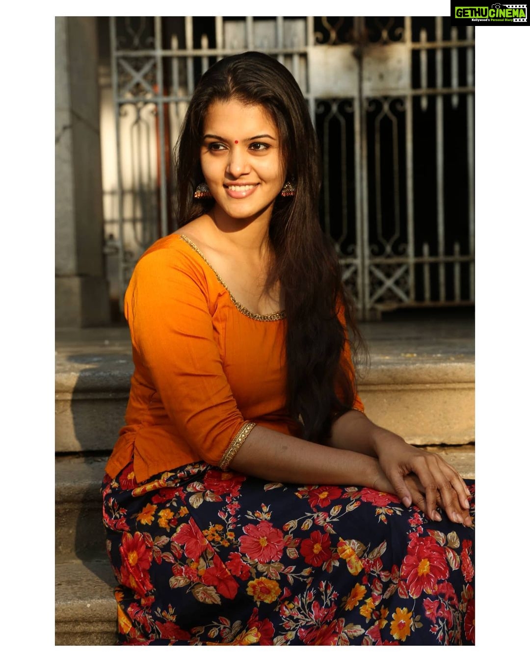 Swathishta Krishnan Instagram - Manjal veyil malayile ☀️ #THROWBACK . . . . .#throwbackseries ..#behindwoods #behindwoodsgoldmedals #tamilactors #indiaglitztelugu #malayalamcinemas #malayalammoviesongs #mollywood #telugucinema #tamil #kollywoodmovie #jewellery #gowns #bluegown #tiktokgirls #tamilheroines #behindwoods #behindwoodsgoldmedals#malayalamsongs #malayalamcinema #malayalamsongs #malayalam #malayalamheroines #malayalammonday #kollywoodqueen #behindwoods #indiaglitzmalayalam #asianet