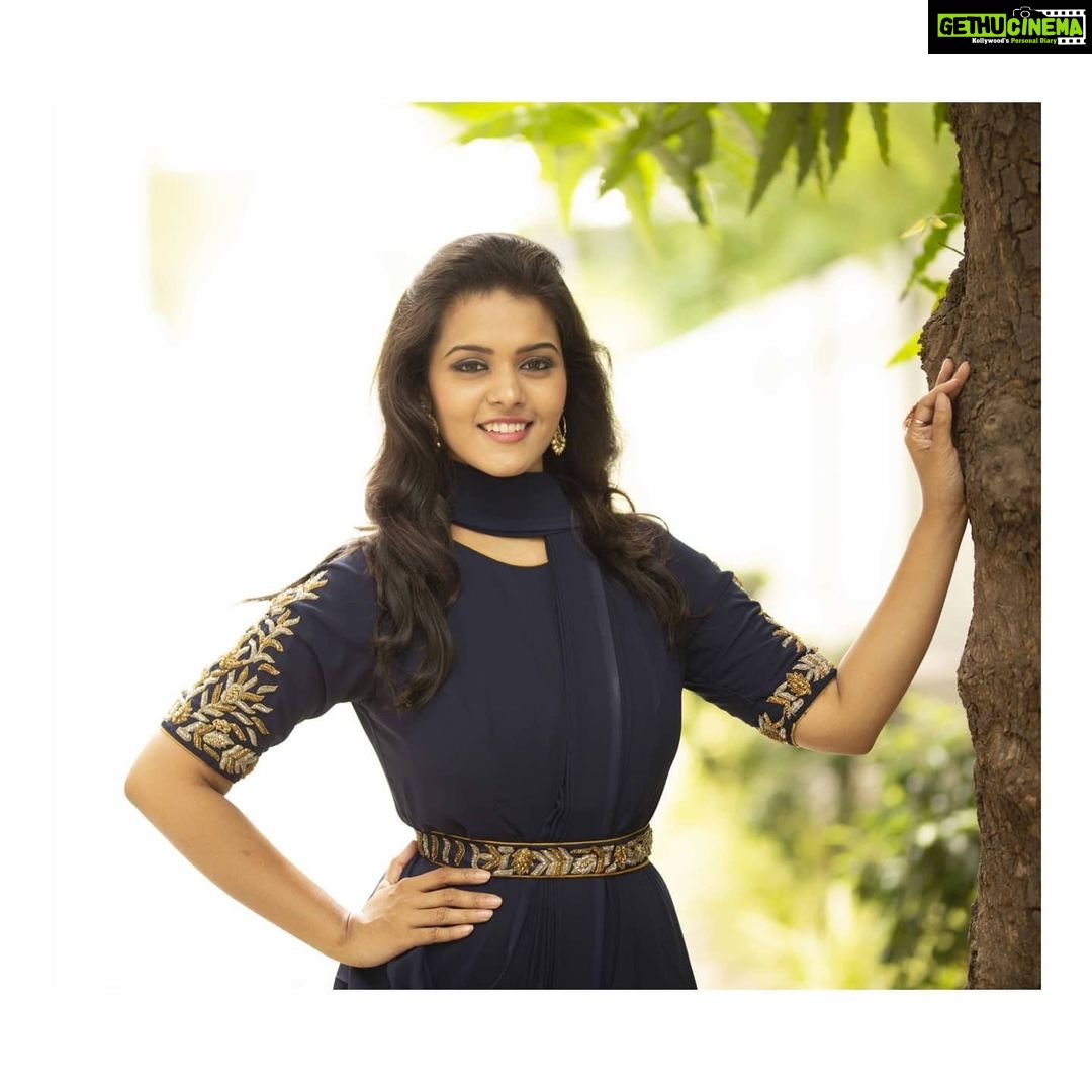 Swathishta Krishnan Instagram - Believe that today is going to be a really really GOOD DAY ❤️ . . Wearing @ibhuvana.store Makeover @artistrybysupriya Photography @framemadras . . . #throwbackseries ..#behindwoods #behindwoodsgoldmedals #tamilactors #indiaglitztelugu #malayalamcinemas #malayalammoviesongs #mollywood #telugucinema #tamil #kollywoodmovie #jewellery #gowns #bluegown #tiktokgirls #tamilheroines #behindwoods #behindwoodsgoldmedals#malayalamsongs #malayalamcinema #malayalamsongs #malayalam #malayalamheroines #malayalammonday #kollywoodqueen #behindwoods #indiaglitzmalayalam #asianet