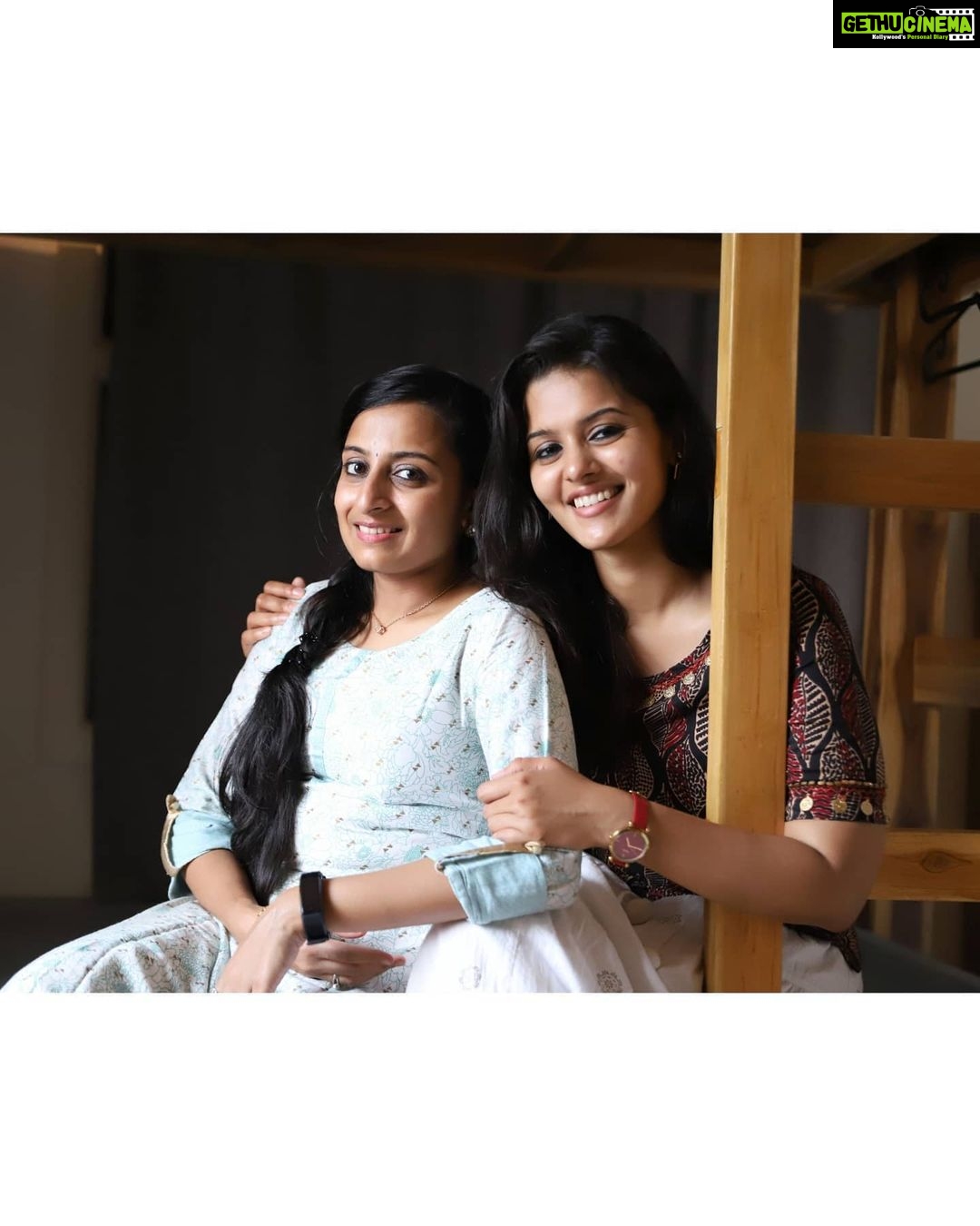 Swathishta Krishnan Instagram - Long time No see ❤️❤️ @swathirao2257 PC @vicky___075photography . . . . #throwbackseries ..#behindwoods #behindwoodsgoldmedals #tamilactors #indiaglitztelugu #malayalamcinemas #malayalammoviesongs #mollywood #telugucinema #tamil #kollywoodmovie #jewellery #gowns #bluegown #tiktokgirls #tamilheroines #behindwoods #behindwoodsgoldmedals#malayalamsongs #malayalamcinema #malayalamsongs #malayalam #malayalamheroines #malayalammonday #kollywoodqueen #behindwoods #indiaglitzmalayalam #asianet