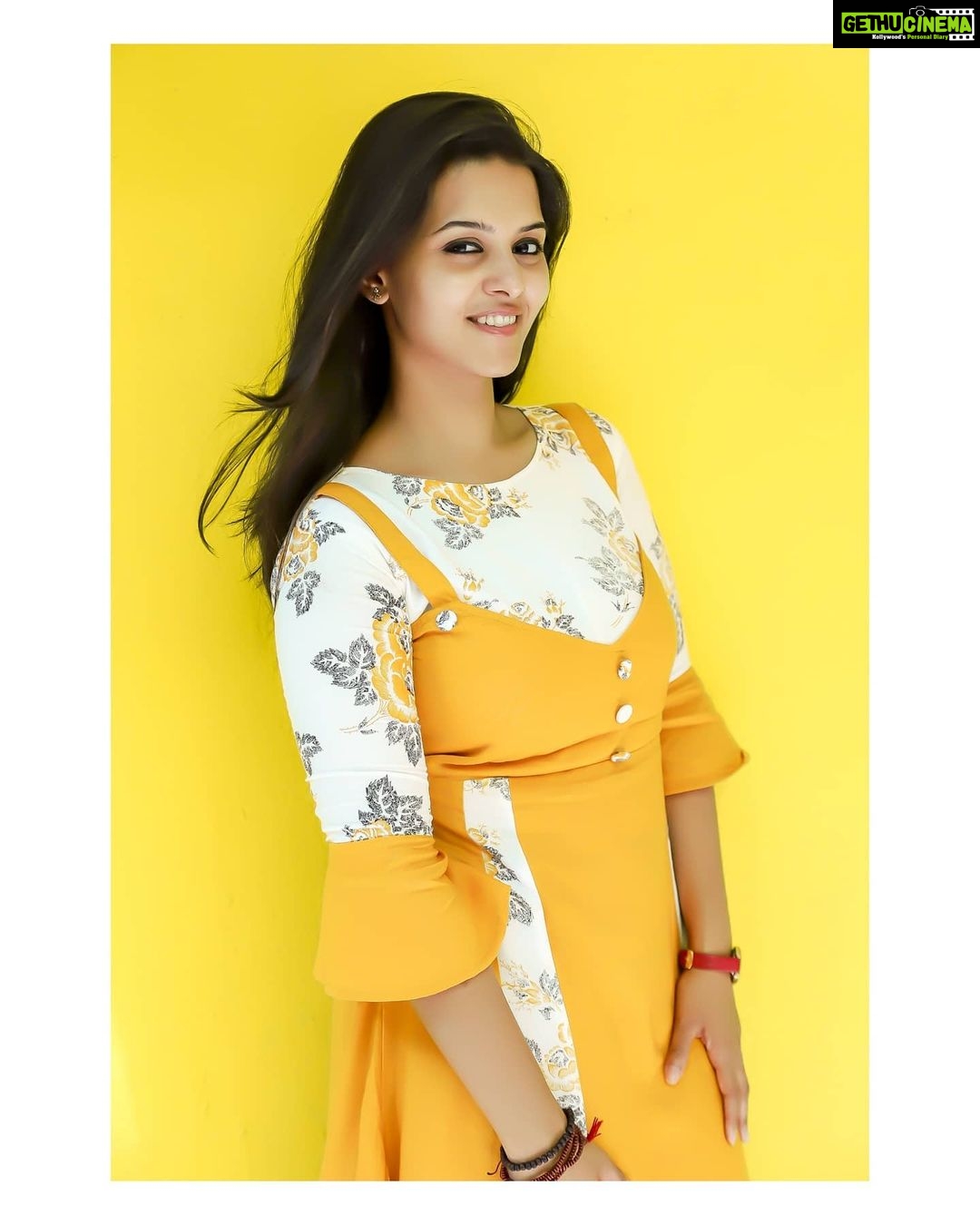 Swathishta Krishnan Instagram - Pic 1 : No edit Pic 2 : palich palich 😅😅 . . . PC @vicky___075photography ❤️ EC : @mikkie_photographhy❤️ . . #throwbackseries ..#behindwoods #behindwoodsgoldmedals #tamilactors #indiaglitztelugu #malayalamcinemas #malayalammoviesongs #mollywood #telugucinema #tamil #kollywoodmovie #jewellery #gowns #bluegown #tiktokgirls #tamilheroines #behindwoods #behindwoodsgoldmedals#malayalamsongs #malayalamcinema #malayalamsongs #malayalam #malayalamheroines #malayalammonday #kollywoodqueen #behindwoods #indiaglitzmalayalam #asianet