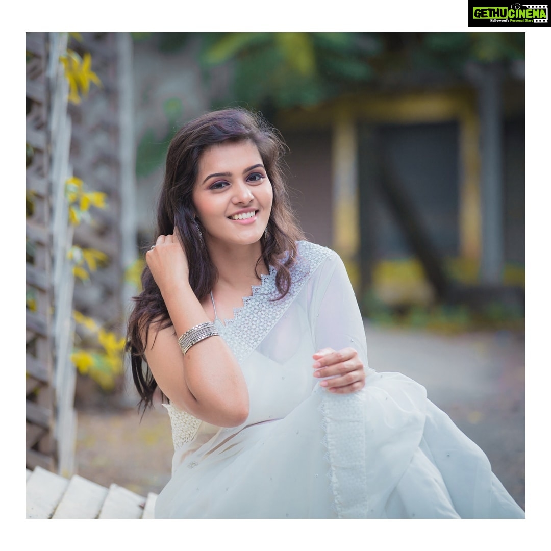 Swathishta Krishnan Instagram - 1 ? 2 ? Or 3 ? Comment ur fav πΈπ
. . . Wearing @archana_aarthi Captured @thshooter Makeover @artistrybysupriya . . . ...#behindwoods #behindwoodsgoldmedals #tamilactors #indiaglitztelugu #malayalamcinemas #malayalammoviesongs #mollywood #telugucinema #tamil #kollywoodmovie #jewellery #gowns #bluegown #tiktokgirls #tamilheroines #behindwoods #behindwoodsgoldmedals#malayalamsongs #malayalamcinema #malayalamsongs #malayalam #malayalamheroines #malayalammonday #kollywoodqueen #behindwoods #indiaglitzmalayalam #asianet