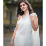 Swathishta Krishnan Instagram - Veesum kaatruku poovai theriyadha ?🌸 . . . Wearing @archana_aarthi 🌸 Beautifully captured by @thshooter🌸 Makeover @artistrybysupriya🌸 . . . . ...#behindwoods #behindwoodsgoldmedals #tamilactors #indiaglitztelugu #malayalamcinemas #malayalammoviesongs #mollywood #telugucinema #tamil #kollywoodmovie #jewellery #gowns #bluegown #tiktokgirls #tamilheroines #behindwoods #behindwoodsgoldmedals#malayalamsongs #malayalamcinema #malayalamsongs #malayalam #malayalamheroines #malayalammonday #kollywoodqueen #behindwoods #indiaglitzmalayalam #asianet