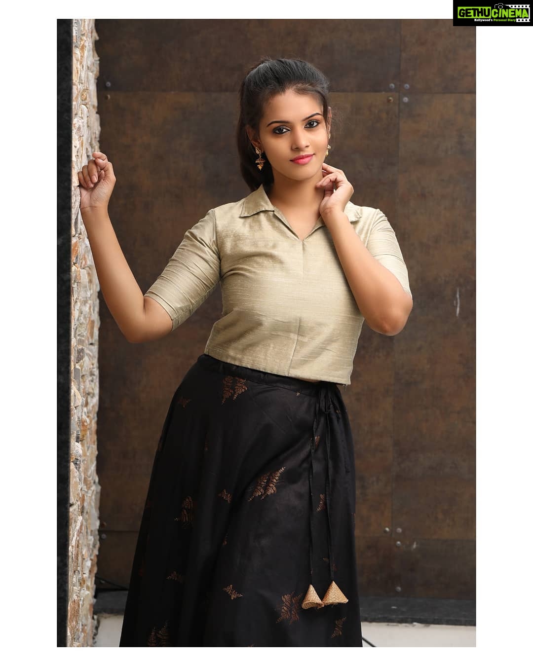 Swathishta Krishnan Instagram - Wearing @thestitches.in Makeup @thechariismatic_makeup Photography .@haran_baskar . . . ...#behindwoods #behindwoodsgoldmedals #tamilactors #indiaglitztelugu #malayalamcinemas #malayalammoviesongs #mollywood #telugucinema #tamil #kollywoodmovie #jewellery #gowns #bluegown #tiktokgirls #tamilheroines #behindwoods #behindwoodsgoldmedals#malayalamsongs #malayalamcinema #malayalamsongs #malayalam #malayalamheroines #malayalammonday #kollywoodqueen #behindwoods #indiaglitzmalayalam #asianet