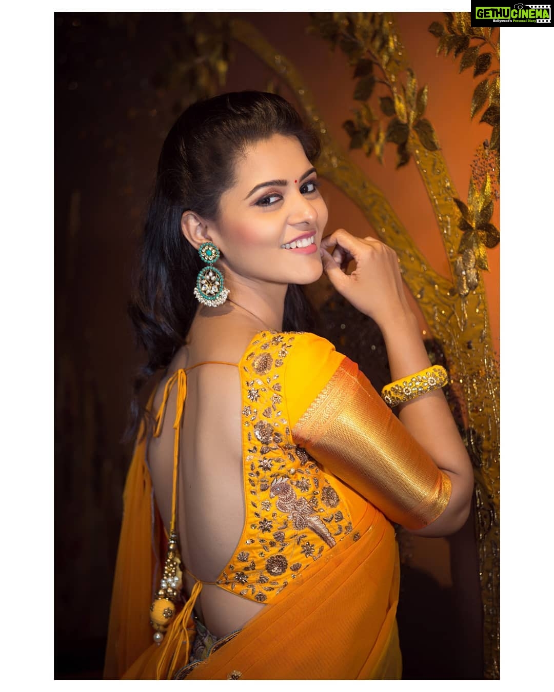 Swathishta Krishnan Instagram - May this festival of light fill ur life with the glow of joy and prosperity... HAPPY DIWALI Guys ❤️ . . Halfsaree by @aarna.label Makeover @artistrybysupriya Clicked by @thshooter Location @hamsa_chennai . .