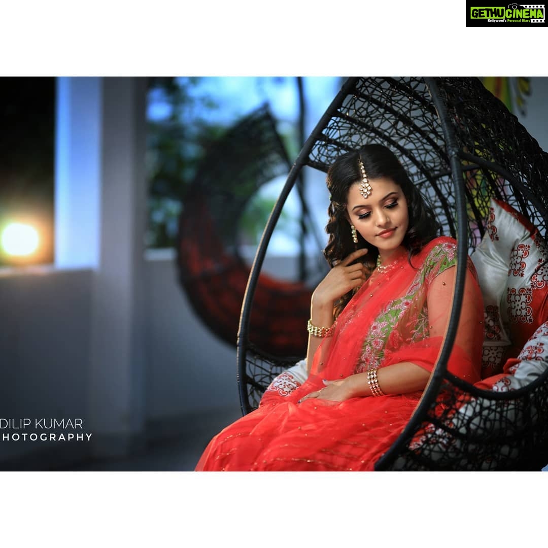 Swathishta Krishnan Instagram - Red ❤️🌹 Wearing @mabia_mb Jewelry @fineshinejewels Makeup @beautyblissbydivs Hairdo @divastylistmakeupartistry Captured by @dilipkumar_photography . . . . ...#behindwoods #behindwoodsgoldmedals #tamilactors #indiaglitztelugu #malayalamcinemas #malayalammoviesongs #mollywood #telugucinema #tamil #kollywoodmovie #jewellery #gowns #bluegown #tiktokgirls #tamilheroines #behindwoods #behindwoodsgoldmedals#malayalamsongs #malayalamcinema #malayalamsongs #malayalam #malayalamheroines #malayalammonday #kollywoodqueen #behindwoods #indiaglitzmalayalam #asianet