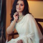 Swathishta Krishnan Instagram - For the love of WHITE 🤍 . . . Jewellery @fineshinejewels Mua @keerthana_makeupartistry Captured by @haran_official_ . . .#vikramaudiolaunch #vikramfromjune3 #kamalhaasanvikram #fahadhfaasil #kamalhaasan #vikram #surya #lokeshkanagaraj #vijaysethupathi #anirudh #redgiants #udhaynidhistalin #vijaytv #sonymusic #sonysouthmusic #hotstar #rajkamalfilmsinternational Welcomhotel by ITC Hotels, Cathedral Road, Chennai