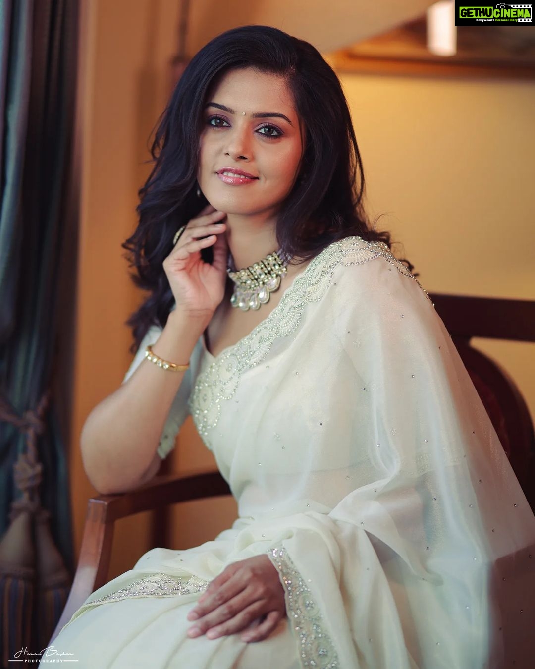 Swathishta Krishnan Instagram - For the love of WHITE 🤍 . . . Jewellery @fineshinejewels Mua @keerthana_makeupartistry Captured by @haran_official_ . . .#vikramaudiolaunch #vikramfromjune3 #kamalhaasanvikram #fahadhfaasil #kamalhaasan #vikram #surya #lokeshkanagaraj #vijaysethupathi #anirudh #redgiants #udhaynidhistalin #vijaytv #sonymusic #sonysouthmusic #hotstar #rajkamalfilmsinternational Welcomhotel by ITC Hotels, Cathedral Road, Chennai