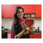 Swathishta Krishnan Instagram - Any red velvet lovers??? 💕 Check out the link in bio 😊 Thank you @high.on.cakes ❤️ PC @vicky___075photography . . .