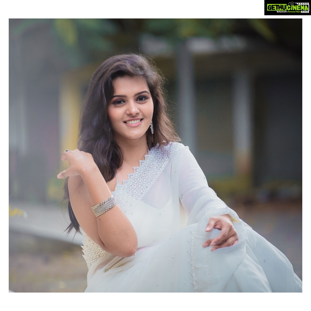 Swathishta Krishnan Instagram - 1 ? 2 ? Or 3 ? Comment ur fav πΈπ
. . . Wearing @archana_aarthi Captured @thshooter Makeover @artistrybysupriya . . . ...#behindwoods #behindwoodsgoldmedals #tamilactors #indiaglitztelugu #malayalamcinemas #malayalammoviesongs #mollywood #telugucinema #tamil #kollywoodmovie #jewellery #gowns #bluegown #tiktokgirls #tamilheroines #behindwoods #behindwoodsgoldmedals#malayalamsongs #malayalamcinema #malayalamsongs #malayalam #malayalamheroines #malayalammonday #kollywoodqueen #behindwoods #indiaglitzmalayalam #asianet