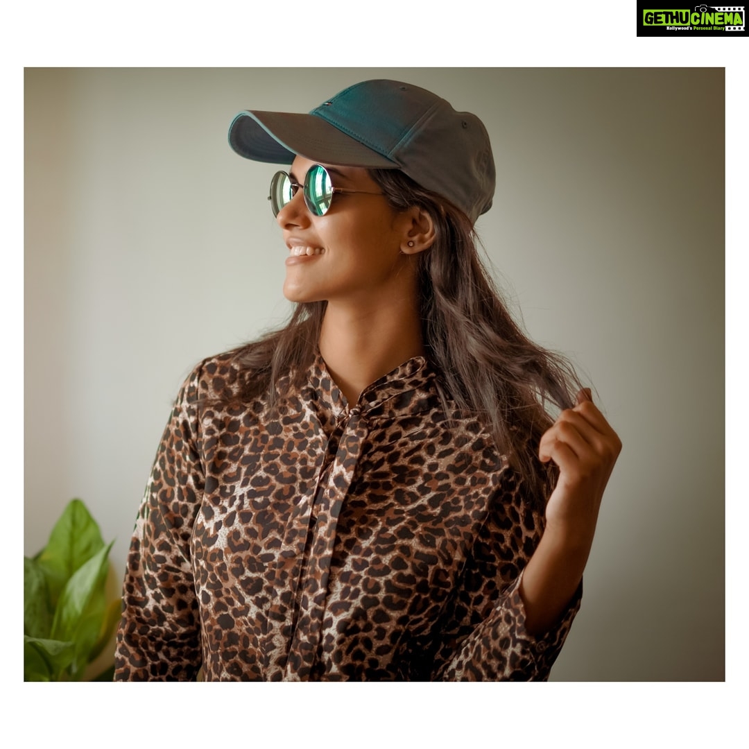 Swathishta Krishnan Instagram - Life fails to be perfect but it never fails to be BEAUTIFUL ❤️ Take life as it comes n enjoy every moment of it ☺️ . . . Captured by @fourkingscreations . . ...#behindwoods #behindwoodsgoldmedals #tamilactors #indiaglitztelugu #malayalamcinemas #malayalammoviesongs #mollywood #telugucinema #tamil #kollywoodmovie #jewellery #gowns #bluegown #tiktokgirls #tamilheroines #behindwoods #behindwoodsgoldmedals#malayalamsongs #malayalamcinema #malayalamsongs #malayalam #malayalamheroines #malayalammonday #kollywoodqueen #behindwoods #indiaglitzmalayalam #asianet The Mayflower