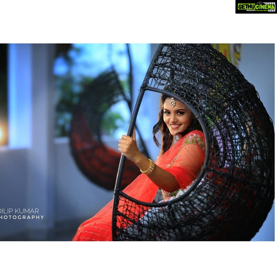 Swathishta Krishnan Instagram - Red ❤️🌹 Wearing @mabia_mb Jewelry @fineshinejewels Makeup @beautyblissbydivs Hairdo @divastylistmakeupartistry Captured by @dilipkumar_photography . . . . ...#behindwoods #behindwoodsgoldmedals #tamilactors #indiaglitztelugu #malayalamcinemas #malayalammoviesongs #mollywood #telugucinema #tamil #kollywoodmovie #jewellery #gowns #bluegown #tiktokgirls #tamilheroines #behindwoods #behindwoodsgoldmedals#malayalamsongs #malayalamcinema #malayalamsongs #malayalam #malayalamheroines #malayalammonday #kollywoodqueen #behindwoods #indiaglitzmalayalam #asianet
