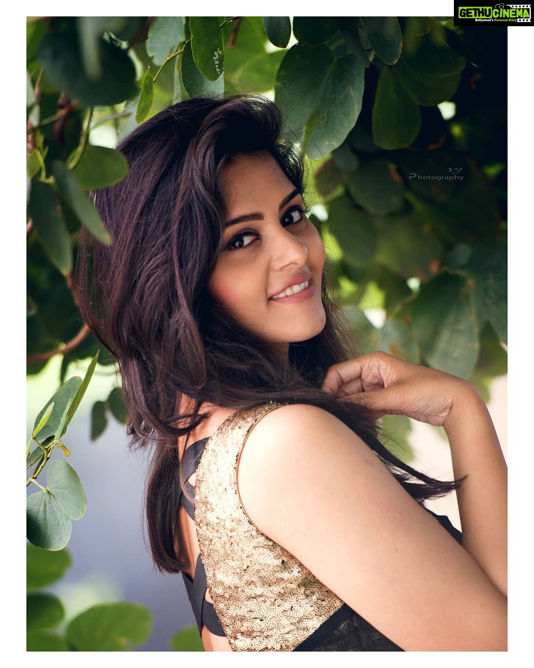 Swathishta Krishnan Instagram - Shot by @vijayvendhan Makeover @artistrybysupriya Blouse @labelmana . . . . . ......#behindwoods #behindwoodsgoldmedals #tamilactors #indiaglitztelugu #malayalamcinemas #malayalammoviesongs #mollywood #telugucinema #tamil #kollywoodmovie #jewellery #gowns #bluegown #tiktokgirls #tamilheroines #behindwoods #behindwoodsgoldmedals#malayalamsongs #malayalamcinema #malayalamsongs #malayalam #malayalamheroines #malayalammonday #kollywoodqueen #behindwoods #indiaglitzmalayalam #asianet