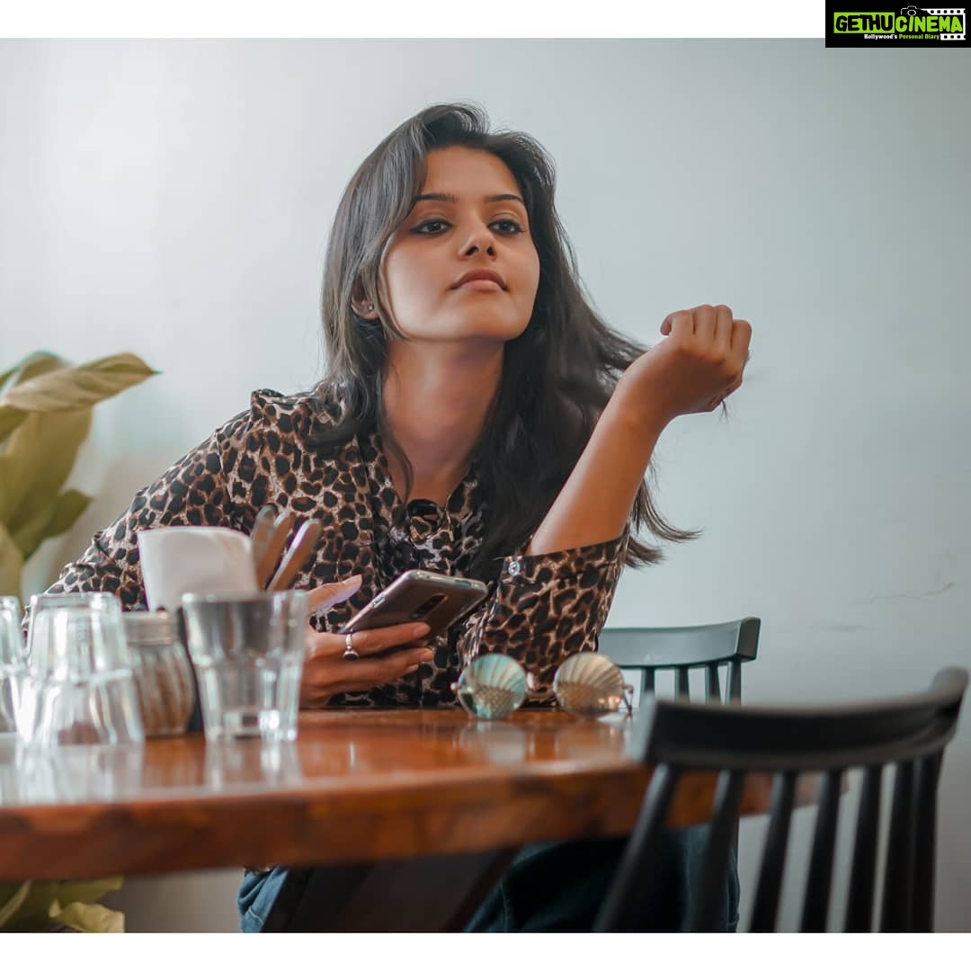Swathishta Krishnan Instagram - Can u pls bring my food soon? ππ Photography @fourkingscreations Cafe @themayflowerchennai . . . . ....#behindwoods #behindwoodsgoldmedals #tamilactors #indiaglitztelugu #malayalamcinemas #malayalammoviesongs #mollywood #telugucinema #tamil #kollywoodmovie #jewellery #gowns #bluegown #tiktokgirls #tamilheroines #behindwoods #behindwoodsgoldmedals#malayalamsongs #malayalamcinema #malayalamsongs #malayalam #malayalamheroines #malayalammonday #kollywoodqueen #behindwoods #indiaglitzmalayalam #asianet