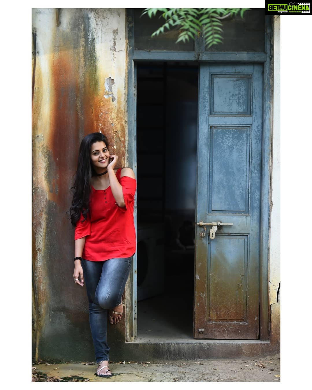 Swathishta Krishnan Instagram - Red❣️❣️❣️ . . . . . . ...#behindwoods #behindwoodsgoldmedals #tamilactors #indiaglitztelugu #malayalamcinemas #malayalammoviesongs #mollywood #telugucinema #tamil #kollywoodmovie #jewellery #gowns #bluegown #tiktokgirls #tamilheroines #behindwoods #behindwoodsgoldmedals#malayalamsongs #malayalamcinema #malayalamsongs #malayalam #malayalamheroines #malayalammonday #kollywoodqueen #behindwoods #indiaglitzmalayalam #asianet