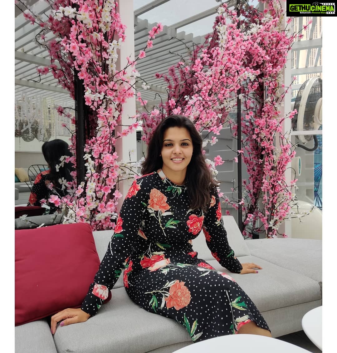 Swathishta Krishnan Instagram - U can never understand the floral skincare unless u experiment with them ๐ธ๐ธ๐ธ Click on the link in bio for a lovely and simple lotus face mask and feel the difference ๐ฅฐ . . . . ..#behindwoods #behindwoodsgoldmedals #tamilactors #indiaglitztelugu #malayalamcinemas #malayalammoviesongs #mollywood #telugucinema #tamil #kollywoodmovie #jewellery #gowns #bluegown #tiktokgirls #tamilheroines #behindwoods #behindwoodsgoldmedals#malayalamsongs #malayalamcinema #malayalamsongs #malayalam #malayalamheroines #malayalammonday #kollywoodqueen #behindwoods #indiaglitzmalayalam #asianet W hotel doha, Qatar
